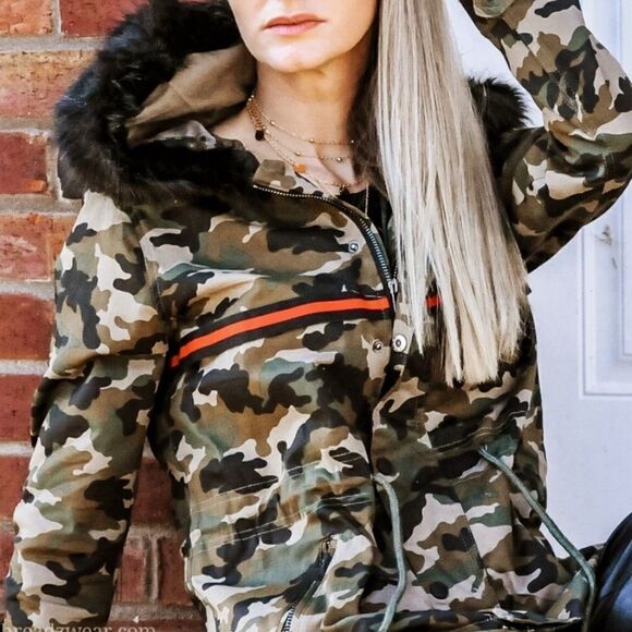 Camo Faux Fur Hooded Parka‎ - Picture 3 of 15